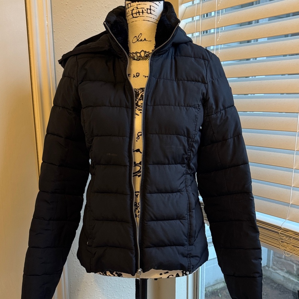 Abercrombie & Fitch Women's Classic Black Puffer Jacket